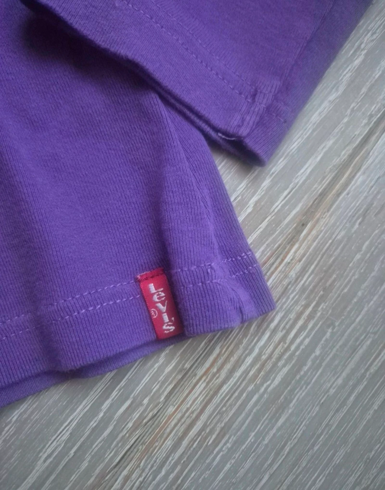 Camiseta roxa manga larga. Levis. Tamanho 14 anos – photo 4